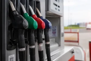 Ceny na stacjach poszły ostro w górę. Kierowcy przecierają oczy